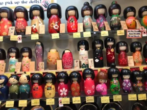 Apa nama desa di jepang yang didominasi oleh boneka? Temukan jawabannya